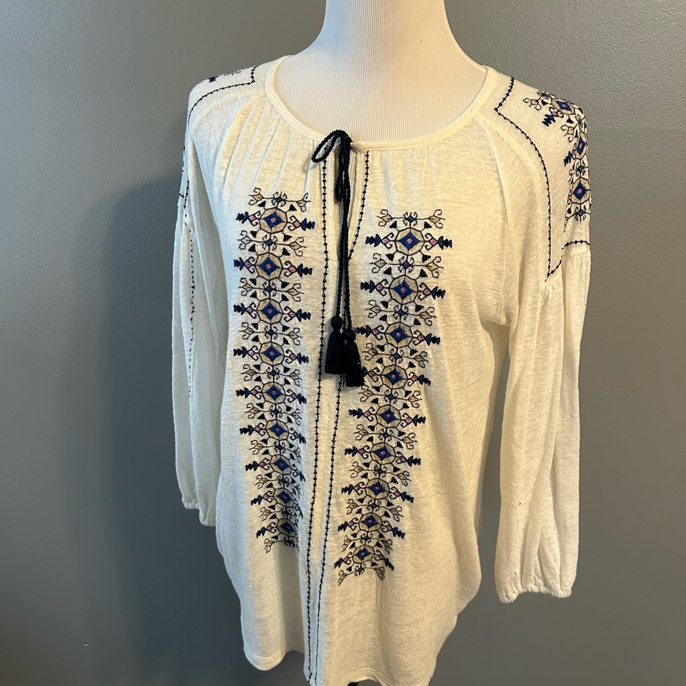 Lucky brand women’s‎ extra small top, white and blue embroidered